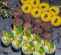 №03 Ассорти десертов в мини-стаканчиках №3 (24 шт.) Фисташковый мусс, чиа с манго, вишневое парфе