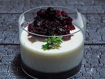 №10 Панакота с ягодным конфитюром (от 10 штук)