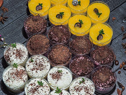 №02 Ассорти десертов в мини-стаканчиках №2 (24 шт.) Чиа с манго, вишневое парфе, творожной-йогуртовый с персиком