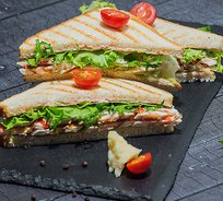 Сэндвич "Цезарь" с куриным филе и овощами (от 6 штук)