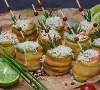 Рулетики из лосося с цукини и пармезаном (от 10 штук)