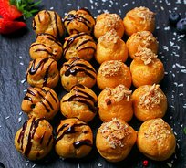 Поднос №26. Профитроли (20 шт., 2 вида) Заварной крем, шоколад