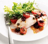Филе рыбы св.Петра, запеченная с томатами и маслинами