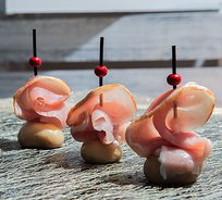 Сырокопченый карбонат на шампиньонах (от 10 штук)