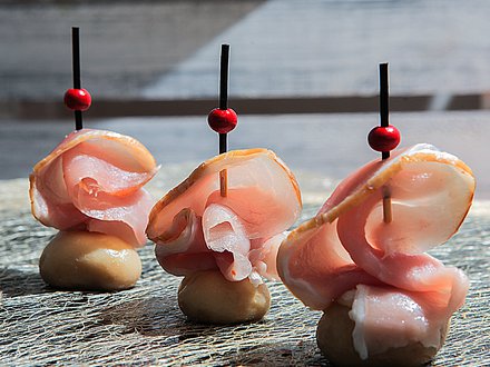 Сырокопченый карбонат на шампиньонах (от 10 штук)