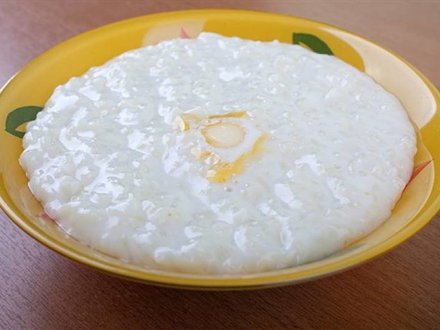 Каша рисовая на молоке с тостами