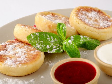 Сырники творожные со сметаной (3 шт):