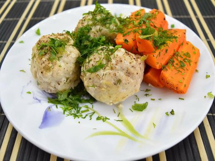 Кнели куриные паровые с овощами