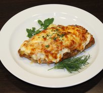 Свинина запеченная под овощным жульеном