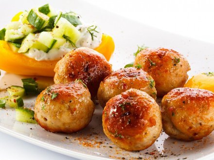 Каштаны рыбные паровые с овощами