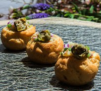 Профитроль с салатом из тунца с каперсом (от 10 штук)