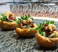 Салат «Лесной» с отварным картофелем и маринованными опятами в профитроле (от 10 штук)