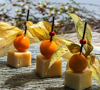 Маасдам с физалисом (от 10 штук)