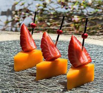 Клубника с сыром Чеддар (от 10 штук)