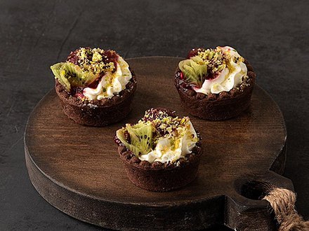 №15 Итальянская песочно-шоколадная тарталетка с вишневым соусом (от 10 штук)