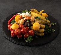 Ассорти из маринованных овощей с грибочками