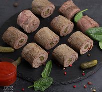 Рулетики по-лионски из свиной вырезки с маринованным огурчиком (от 10 штук)