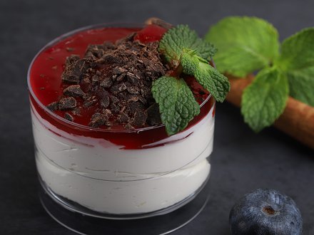 №08 Вишневое парфе с горьким шоколадом (от 10 штук)