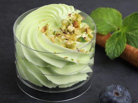 №13 Фисташковый мусс с ягодами и орешками (от 10 штук)