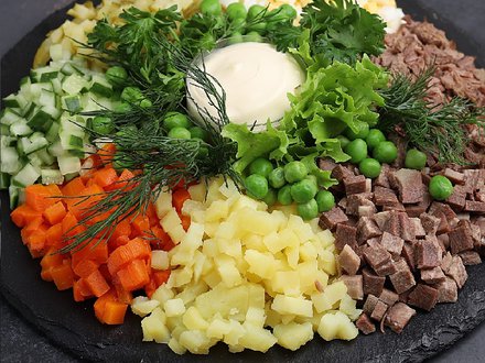 Салат «Оливье» с говядиной и языком (от 10 штук)