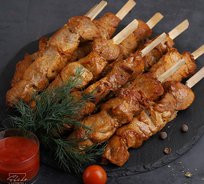 Шашлычок из свинины с томатным соусом (от 10 порций)