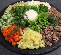 Салат «Оливье» с говядиной и языком (от 10 штук)