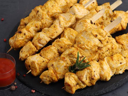 Шашлычок из курицы Карри с томатным соусом (от 10 порций)