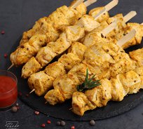 Шашлычок из курицы Карри с томатным соусом (от 10 порций)