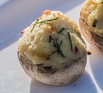 Шампиньоны, фаршированные картофельным пюре со специями (от 10 штук)