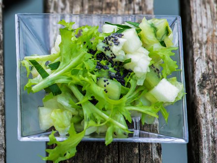 Салат с киви и сельдереем (от 8 штук)