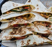 Кесадилья с фасолью и овощами (от 5 штук)