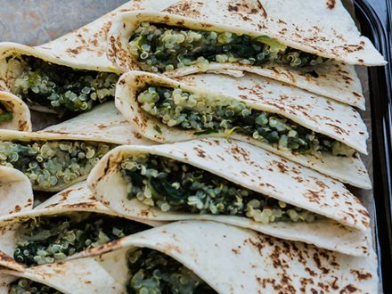 Кесадилья с киноа и шпинатом (от 5 штук)