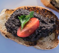 Брускетта с тапенадой (от 10 штук)