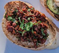 Брускетта с вялеными помидорами (от 10 штук)