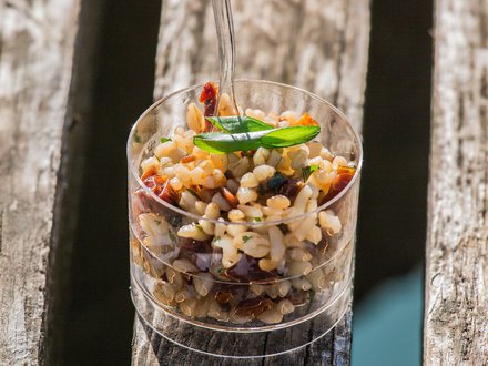 Салат из булгура с вялеными помидорами и цукини ( от 10 штук)