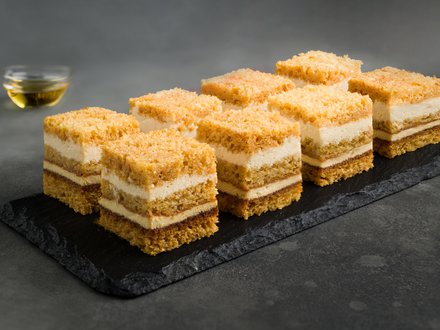 Пирожное "Медовик" (от 10 штук)