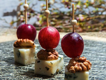 Дор-блю с грецким орехом и виноградом (от 10 штук)