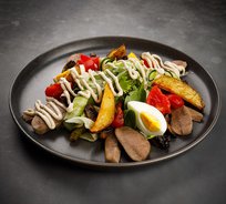 Салат из языка с корнишонами и обжаренными грибами