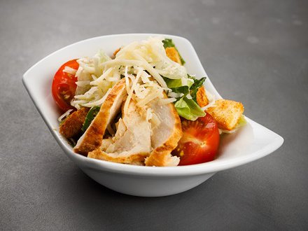 Салат "Цезарь" с обжаренным куриным филе (от 12 штук)