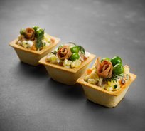 Салат «Оливье» в тарталетке (от 10 штук)