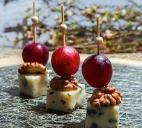 Дор-блю с грецким орехом и виноградом (от 10 штук)