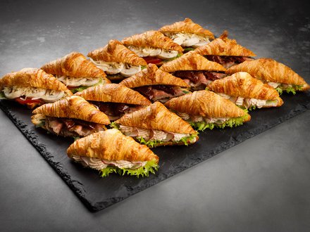 Поднос №37. Ассорти круассанов Сет №2 (15 шт., 3 вида)