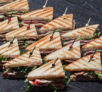 Поднос №28. Мини-сэндвичи Сет 1 (24 шт.) Ветчина, буженина, курочка