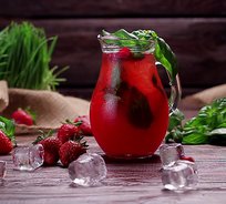 Лимонад клубничный с душицей