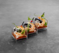 Канапе с тигровой креветкой и виноградом (от 10 штук)