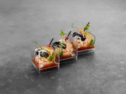 Канапе с тигровой креветкой и виноградом (от 10 штук)