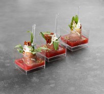 Канапе из сырокопченой утиной грудки, руколой и лепестками пармезана (от 10 штук)