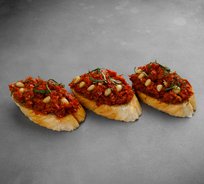 Мини-брускетта с вялеными томатами (от 10 штук)